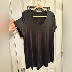 HUE Black V-Neck Size: XL